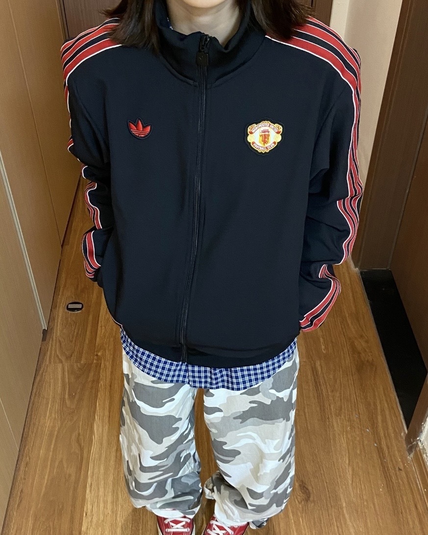 アディダスMANCHESTER UNITED TERRACE トラックトップ