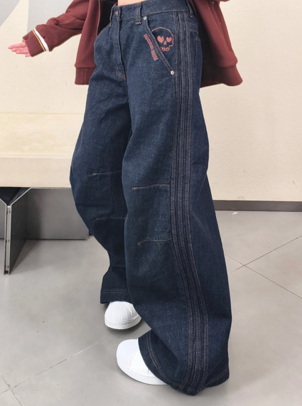 アディダス人気 スカルロゴ ワイドデニムパンツ