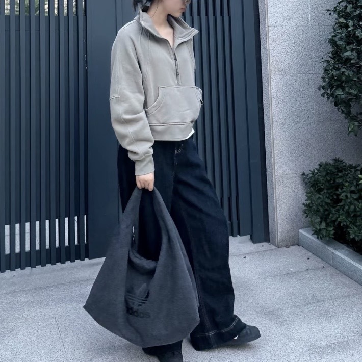 アディダスデニムショルダーバッグ コインケース付