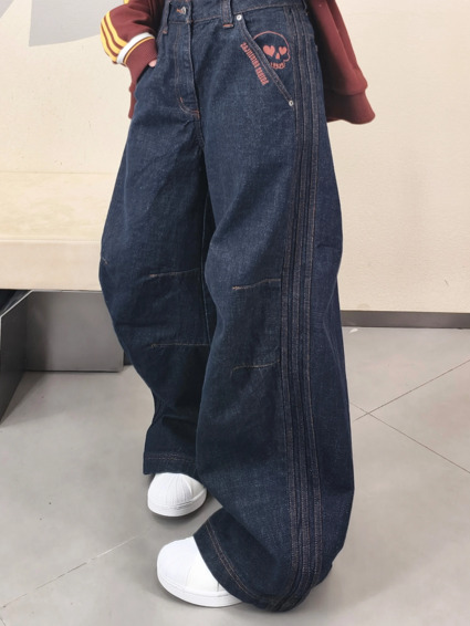 アディダス人気 スカルロゴ ワイドデニムパンツ