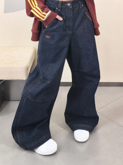 アディダス人気 スカルロゴ ワイドデニムパンツ