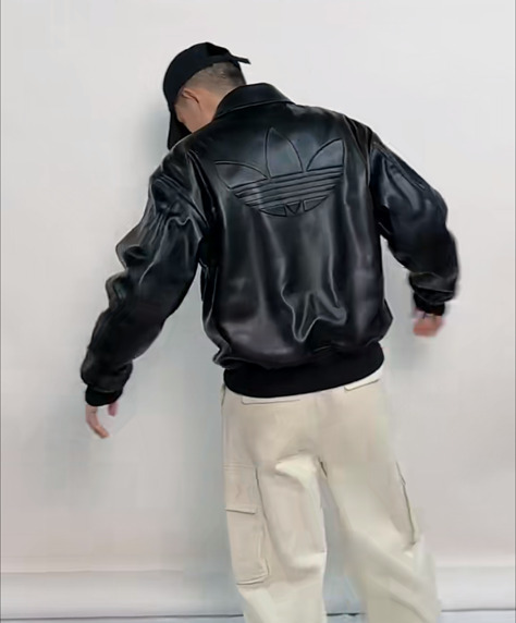 アディダスOriginals  ビッグロゴレザージャケット
