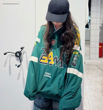アディダスオリジナルス TEAM Vネックプルオーバー★FW25新作
