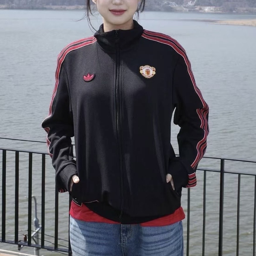 アディダスMANCHESTER UNITED TERRACE トラックトップ
