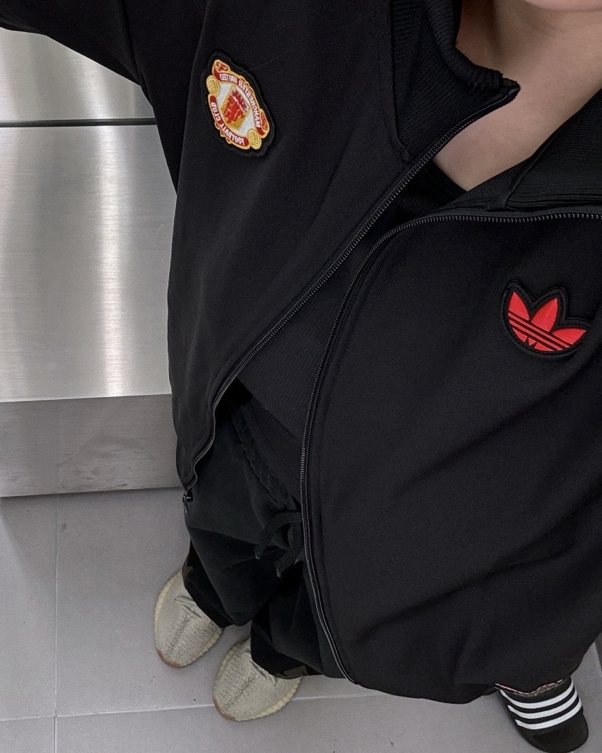 アディダスMANCHESTER UNITED TERRACE トラックトップ